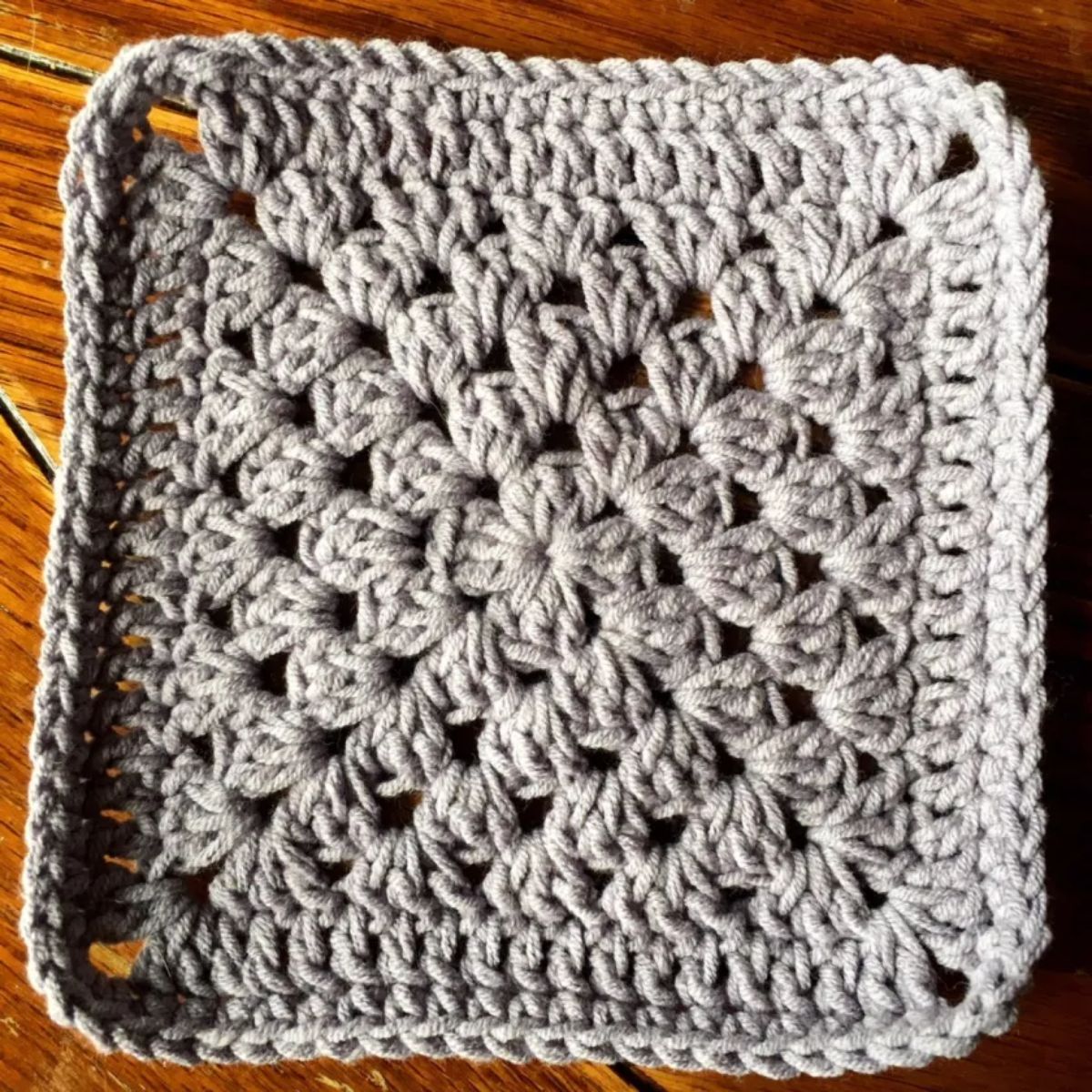 Vibrant Vintage Reboot - Simpele granny square