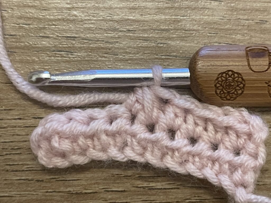 Halfstokjes minderen 7 Half stokje minderen stap 7