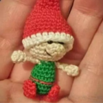 Mini Kerstelf haken 290 Gratis haakpatroon Mini Kerstelf haken - Amigurumi - Geschikt voor restjes garen