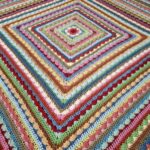 Storyteller Haakpatroon 107 Gratis haakpatroon Storyteller Haakpatroon - Deken, Vierkante Dekens - Stylecraft Special DK, Yarnsmiths Create DK - haakn...