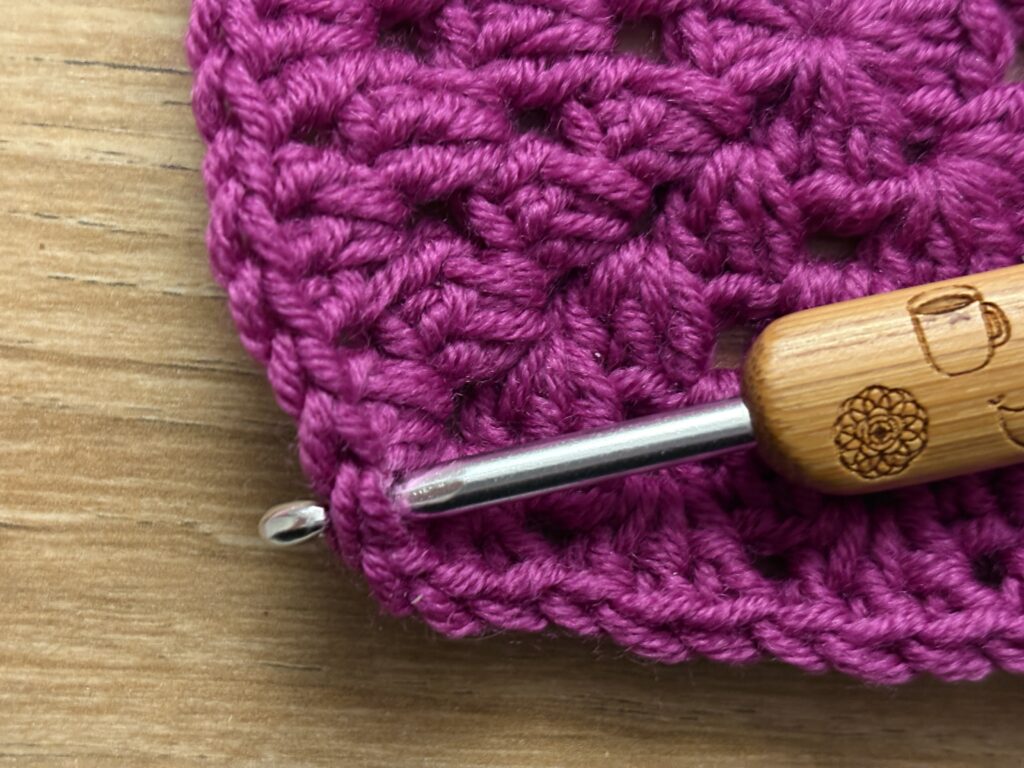 Zigzag aan elkaar haken stap 2