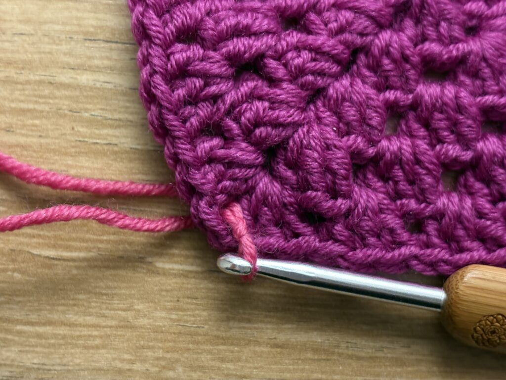 Zigzag aan elkaar haken stap 3