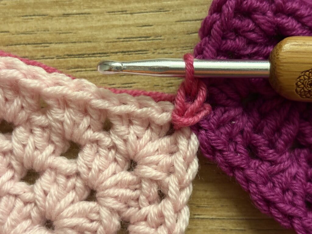 Zigzag aan elkaar haken stap 8