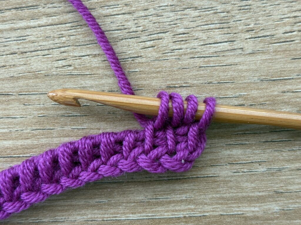 Tunisch entrelac met een twist steek 16 Tunisch Enterlac twist stap 11