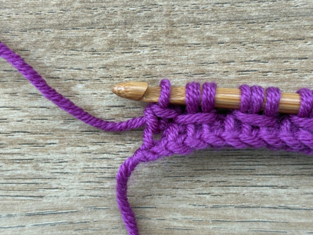 Tunisch entrelac met een twist steek 26 Tunisch Enterlac twist stap 21