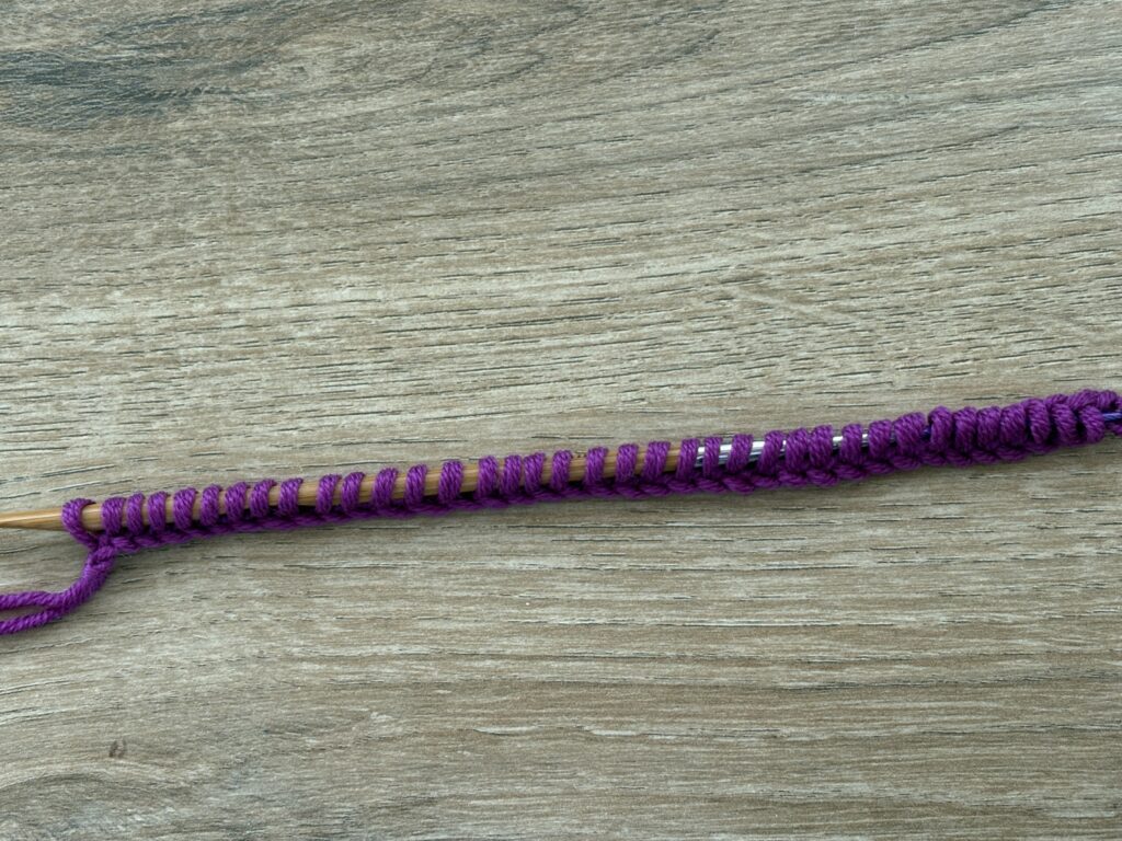 Tunisch entrelac met een twist steek 10 Tunisch Enterlac twist stap 5