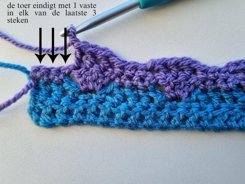 de toer eindigt met 1 vaste in elk van de laatste 3 steken