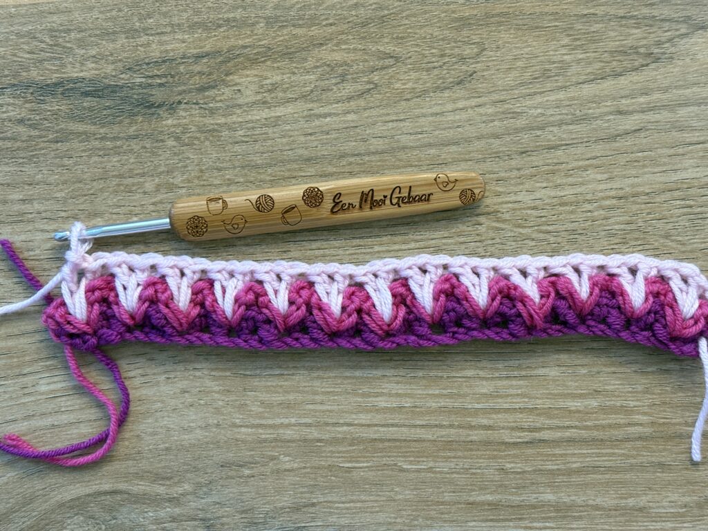 Genestelde V steek stap 25