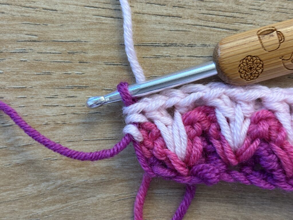 Genestelde V steek stap 26