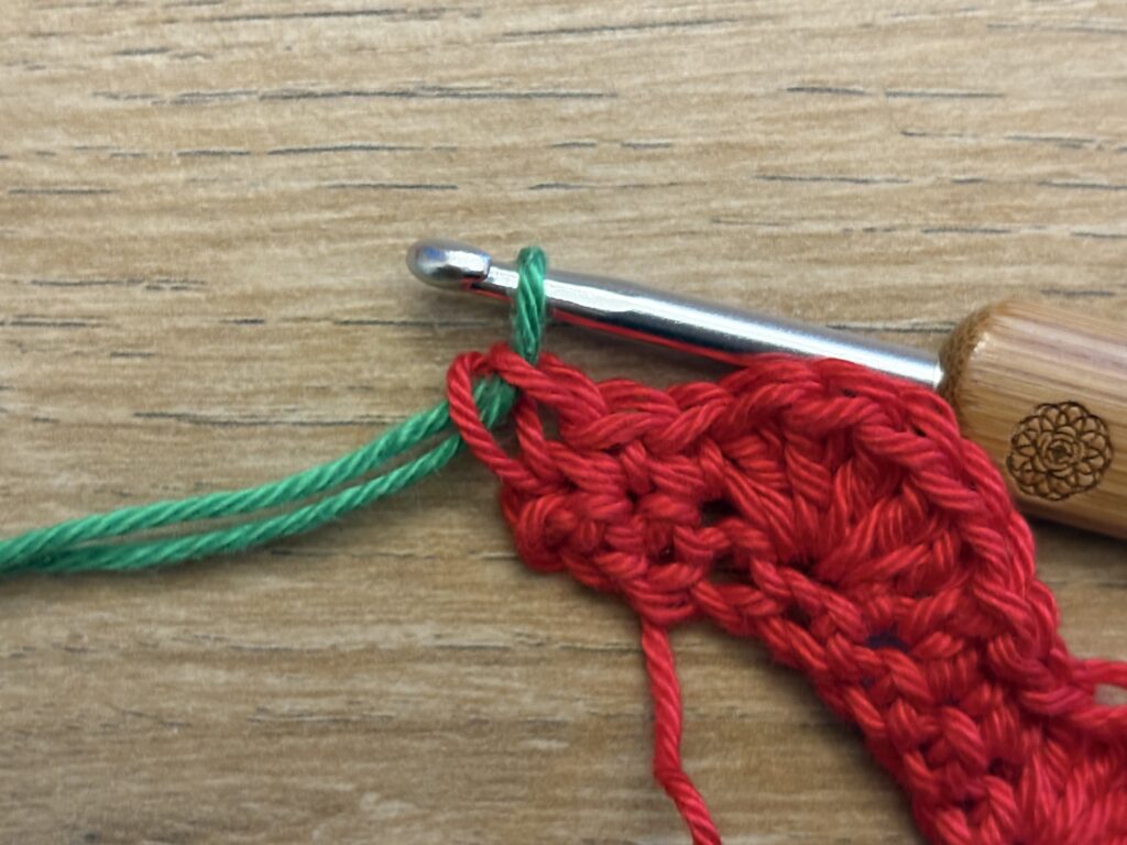 Aardbeisteek haken 77 Aardbeiensteek stap 9